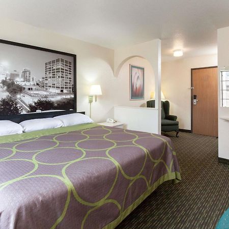Super 8 By Wyndham Tulsa/Downtown/East Exterior foto